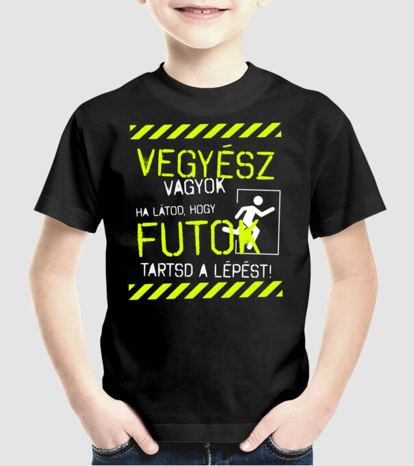  minta fekete pólón
