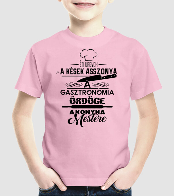  minta világos rózsaszín pólón